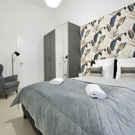 Premium By Hi5- Near New York Cafe Budapest
